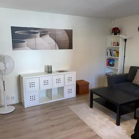 Moderne Og Fullt Utstyrt 3-rom Hageleilighet Sentrum Naer Apartamento *