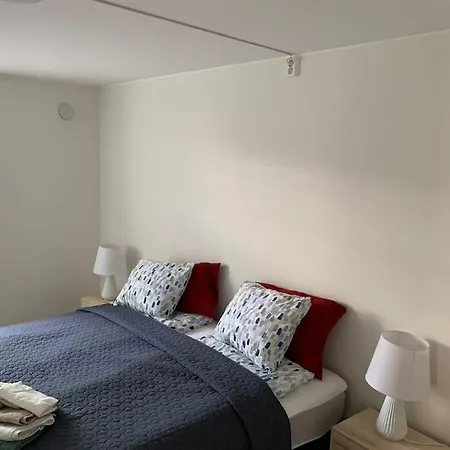 Moderne Og Fullt Utstyrt 3-rom Hageleilighet Sentrum Naer Apartman
