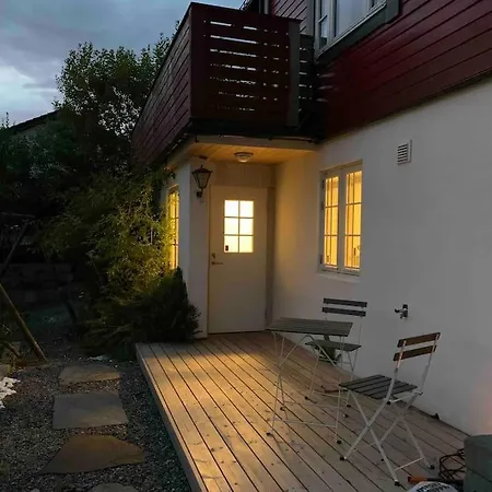 Moderne Og Fullt Utstyrt 3-rom Hageleilighet Sentrum Naer Apartamento *