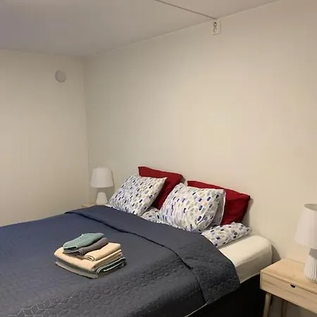 Moderne Og Fullt Utstyrt 3-rom Hageleilighet Sentrum Naer Apartman