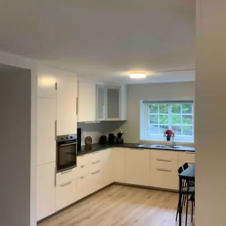 Moderne Og Fullt Utstyrt 3-rom Hageleilighet Sentrum Naer Apartman *