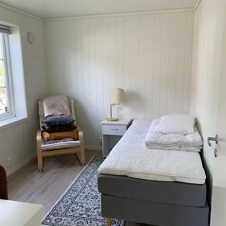 Moderne Og Fullt Utstyrt 3-rom Hageleilighet Sentrum Naer