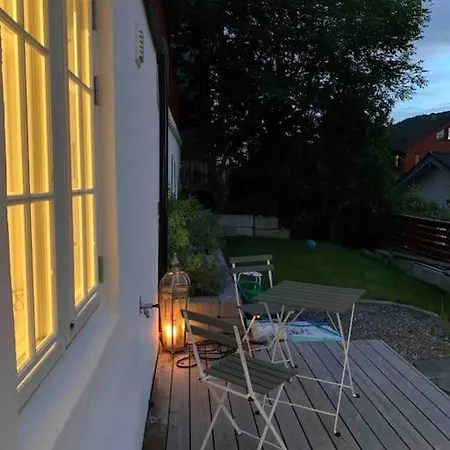 Lejlighed Moderne Og Fullt Utstyrt 3-rom Hageleilighet Sentrum Naer Bergen