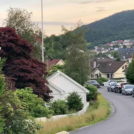 Moderne Og Fullt Utstyrt 3-rom Hageleilighet Sentrum Naer * Bergen