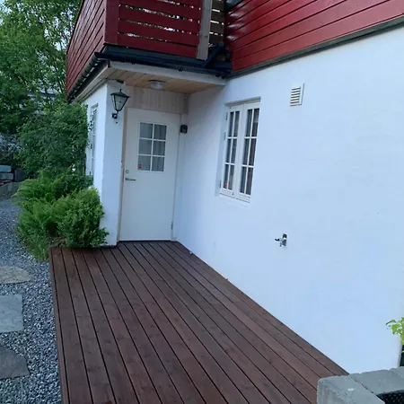 Moderne Og Fullt Utstyrt 3-rom Hageleilighet Sentrum Naer Bergen