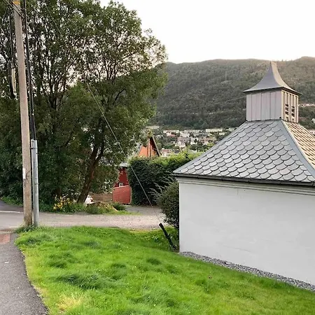 Moderne Og Fullt Utstyrt 3-rom Hageleilighet Sentrum Naer Appartement