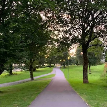 Moderne Og Fullt Utstyrt 3-rom Hageleilighet Sentrum Naer Apartamento *