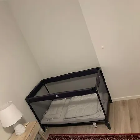 Moderne Og Fullt Utstyrt 3-rom Hageleilighet Sentrum Naer *