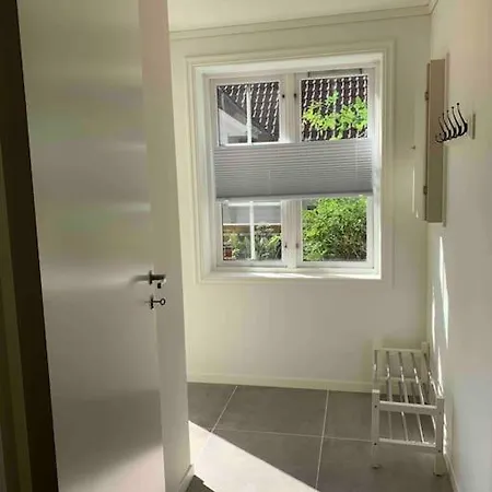 Moderne Og Fullt Utstyrt 3-rom Hageleilighet Sentrum Naer Bergen