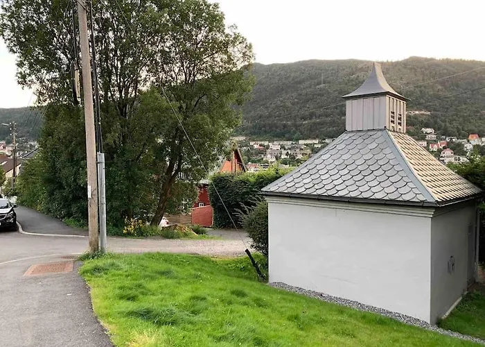 Moderne Og Fullt Utstyrt 3-rom Hageleilighet Sentrum Naer Apartamento