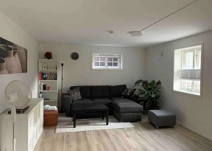 Moderne Og Fullt Utstyrt 3-rom Hageleilighet Sentrum Naer Apartamento *