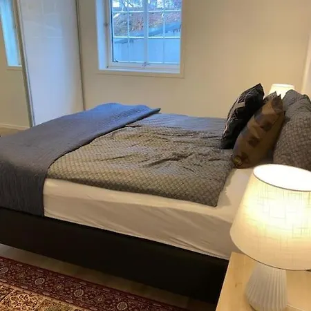 Moderne Og Fullt Utstyrt 3-rom Hageleilighet Sentrum Naer Apartman
